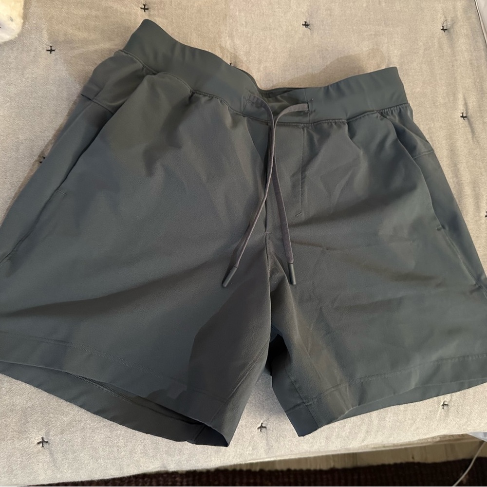 Men’s Lululemon Zeroed In 5”shorts - size XS